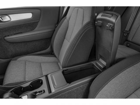 2026 Volvo XC40 Core