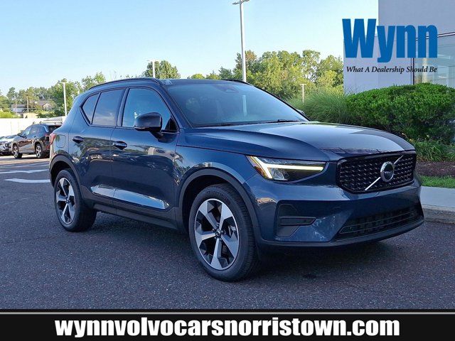 2026 Volvo XC40 Core