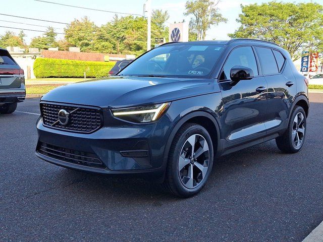 2026 Volvo XC40 Core