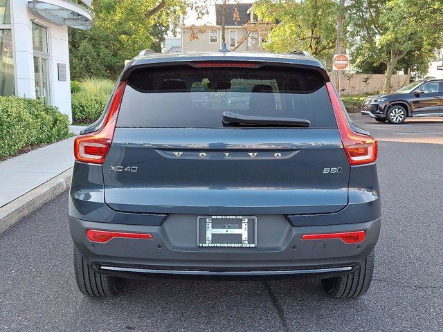 2026 Volvo XC40 Core