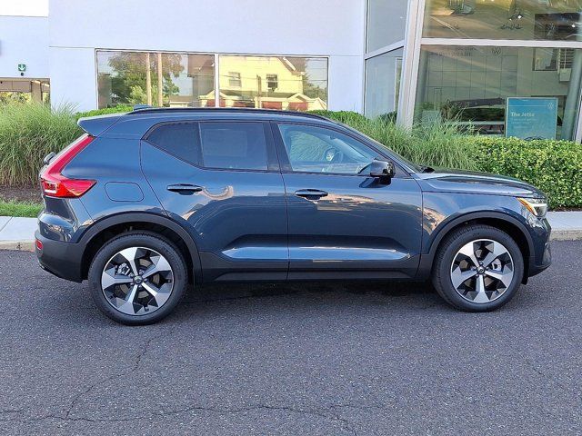 2026 Volvo XC40 Core