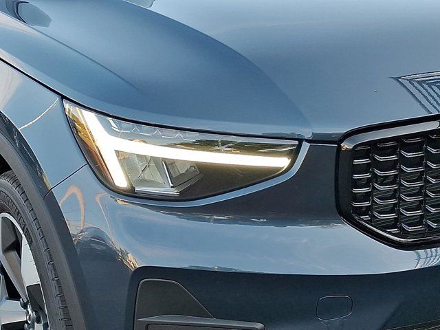 2026 Volvo XC40 Core