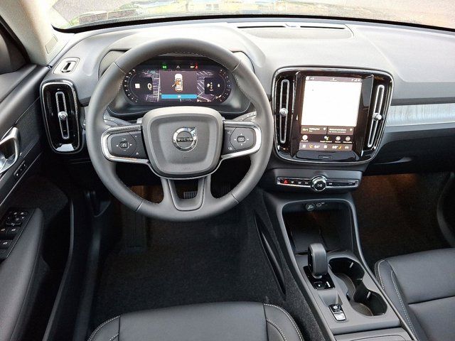2026 Volvo XC40 Core