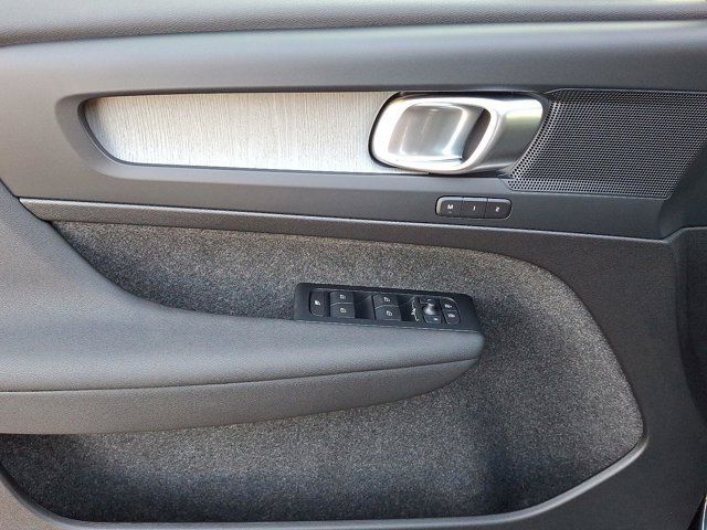 2026 Volvo XC40 Core