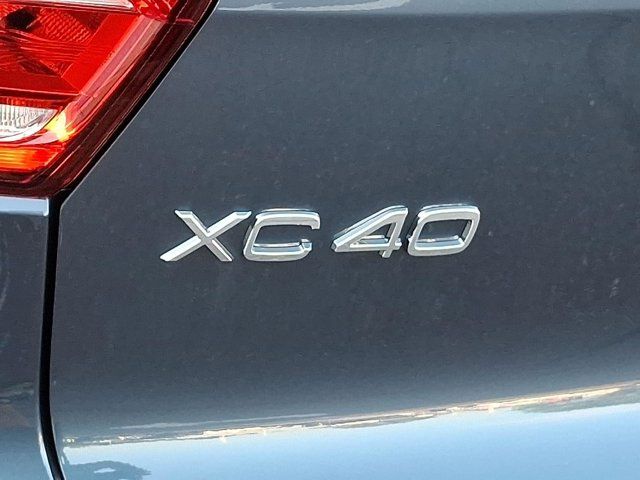 2026 Volvo XC40 Core