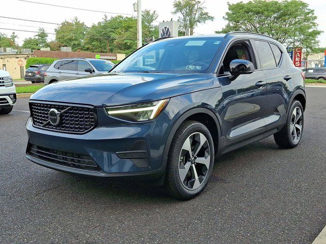 2026 Volvo XC40 Core