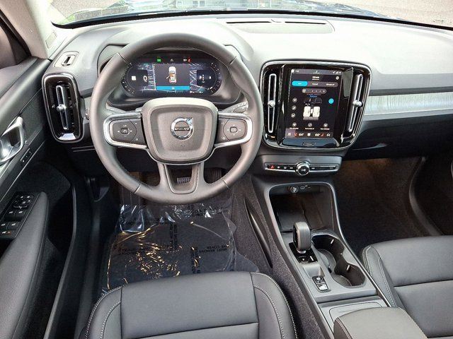 2026 Volvo XC40 Core