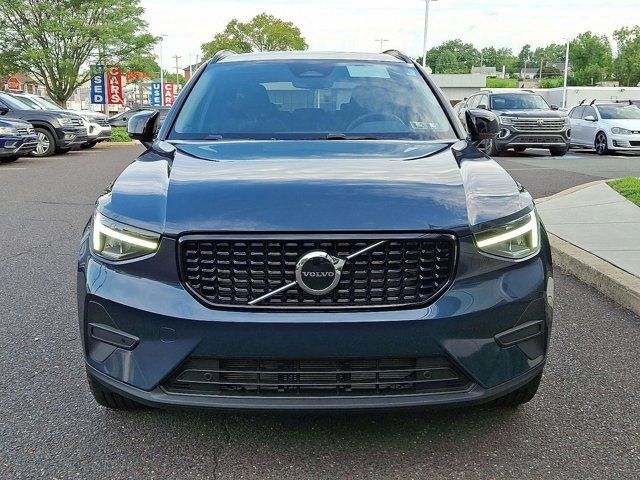 2026 Volvo XC40 Core