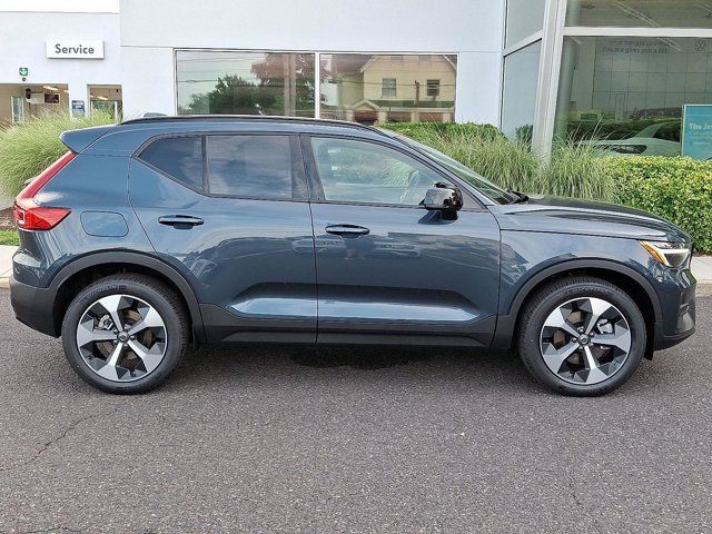 2026 Volvo XC40 Core