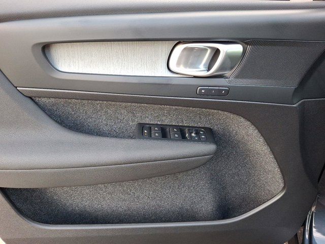2026 Volvo XC40 Core