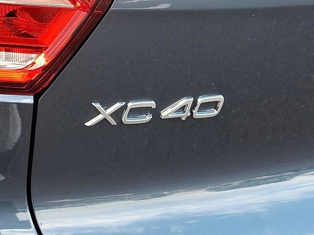 2026 Volvo XC40 Core