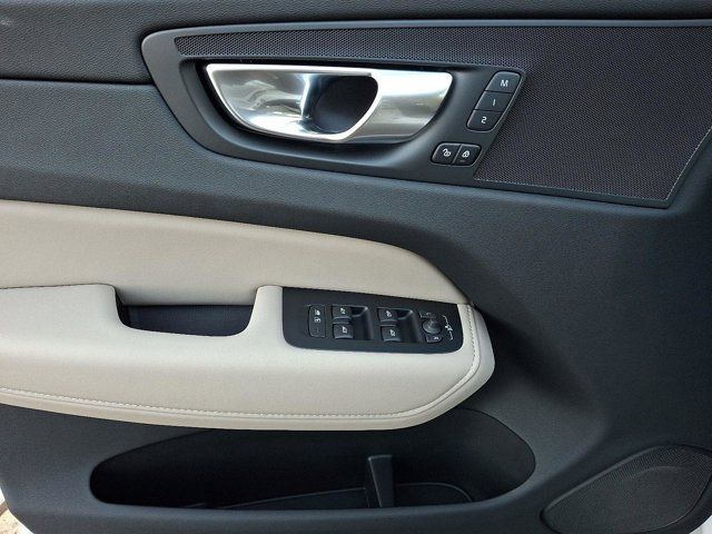 2026 Volvo XC60 Plus