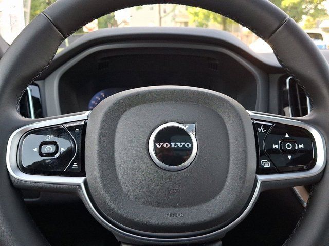 2026 Volvo XC60 Plus