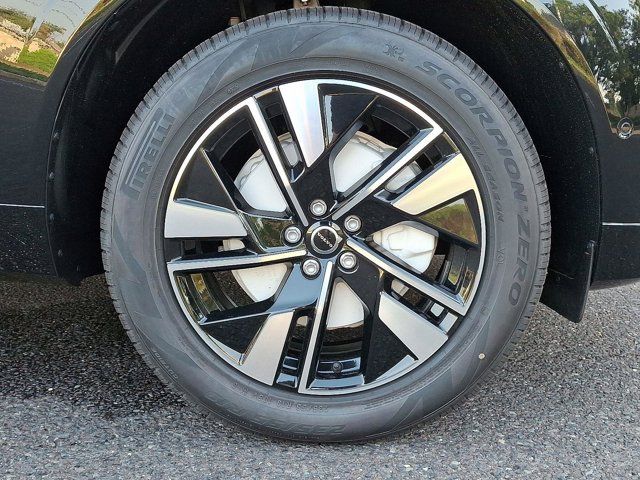 2026 Volvo XC60 Plus