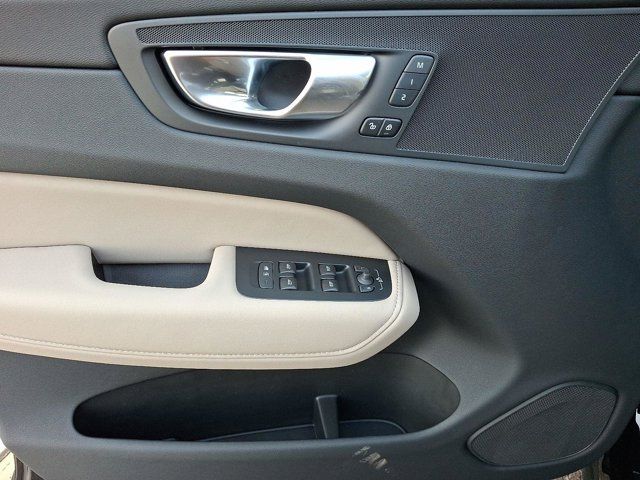 2026 Volvo XC60 Plus