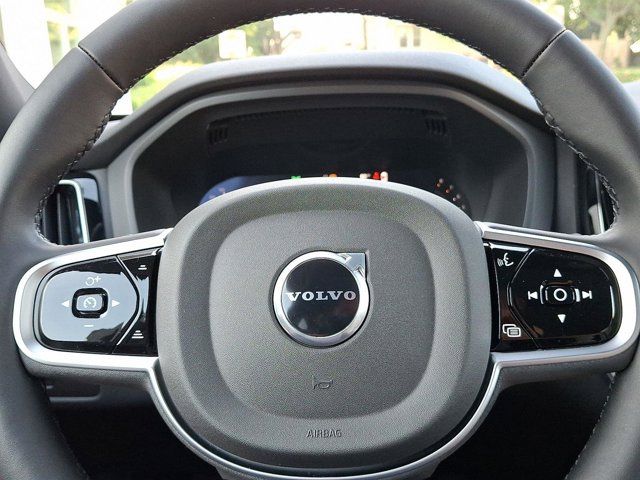 2026 Volvo XC60 Plus