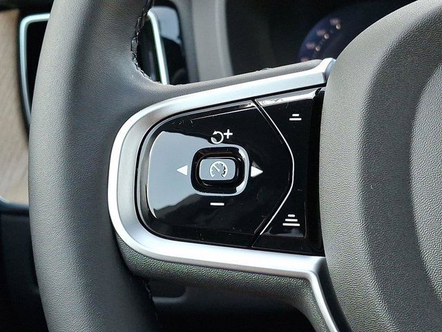 2026 Volvo XC60 Plus