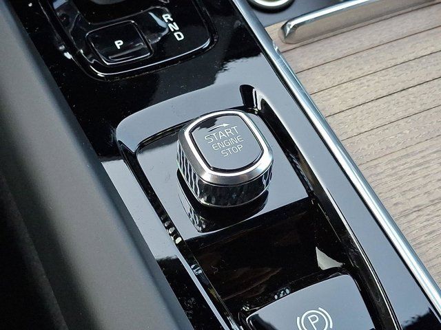 2026 Volvo XC60 Plus