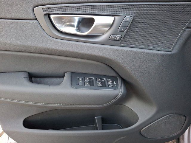 2026 Volvo XC60 Plus