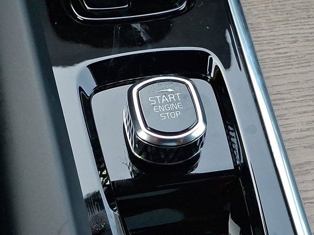 2026 Volvo XC60 Plus