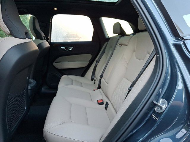 2026 Volvo XC60 Plus