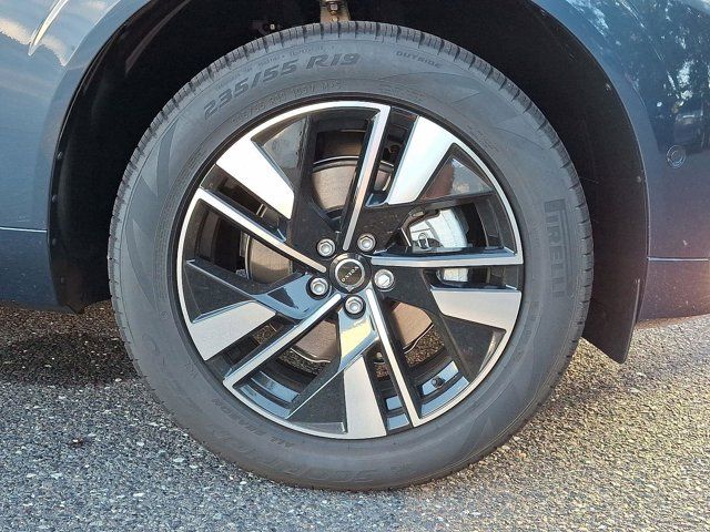 2026 Volvo XC60 Plus