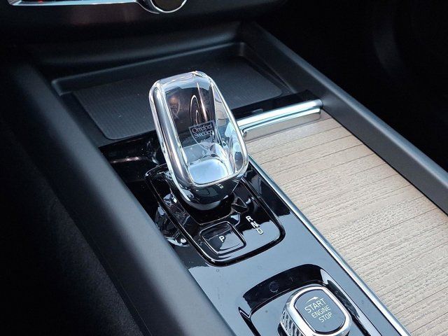 2026 Volvo XC60 Plus