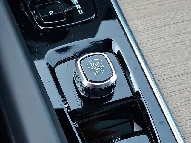 2026 Volvo XC60 Plus