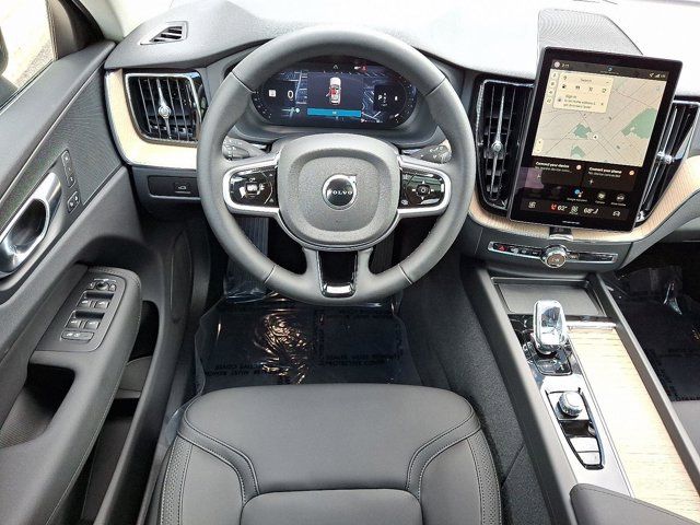 2026 Volvo XC60 Plus