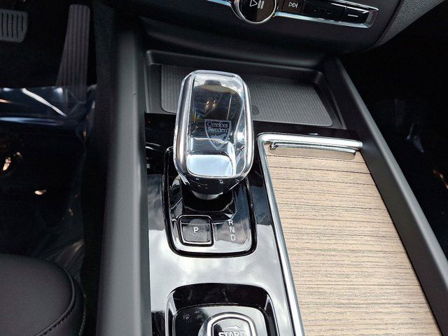 2026 Volvo XC60 Plus
