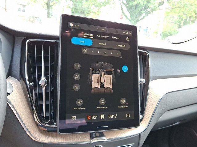 2026 Volvo XC60 Plus
