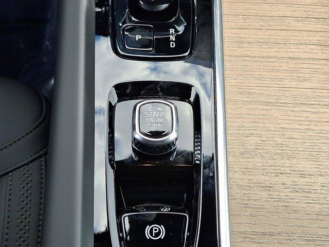 2026 Volvo XC60 Plus