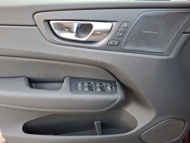 2026 Volvo XC60 Plus