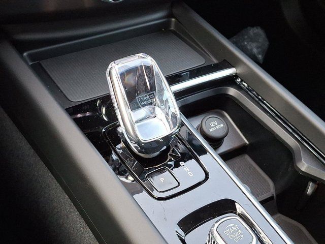 2026 Volvo XC60 Plus