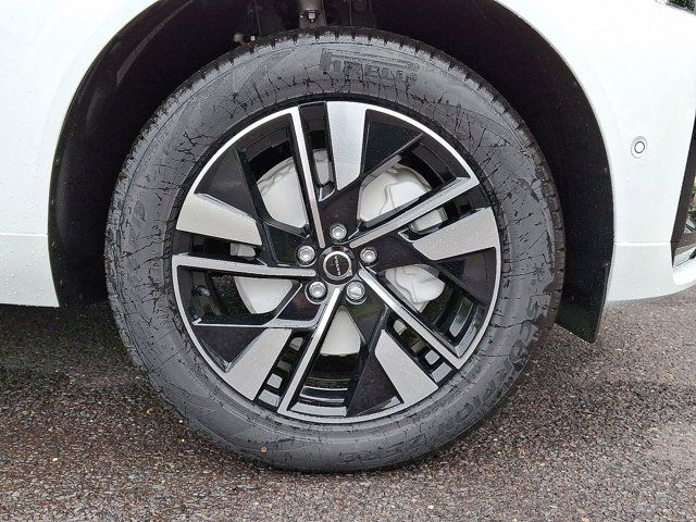 2026 Volvo XC60 Plus