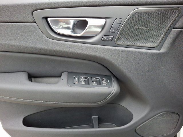 2026 Volvo XC60 Plus