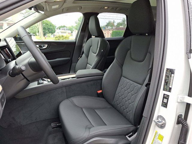 2026 Volvo XC60 Plus
