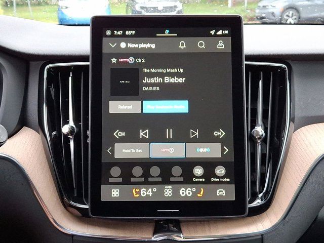 2026 Volvo XC60 Plus