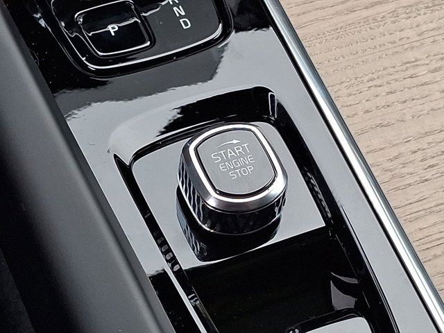 2026 Volvo XC60 Plus