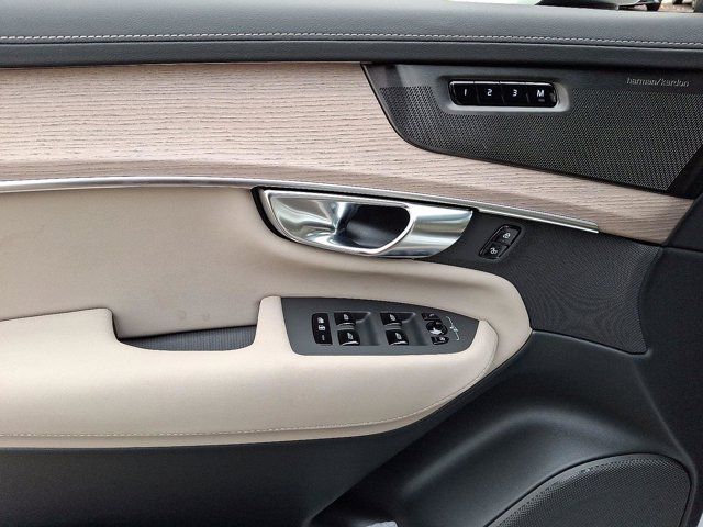 2026 Volvo XC90 Plus