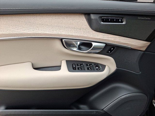 2026 Volvo XC90 Plug-In Hybrid Plus
